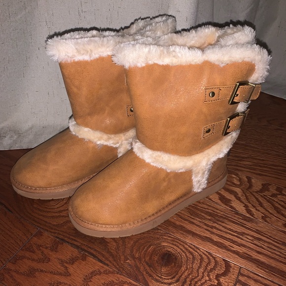 Tan Ugg’s - Picture 2 of 5